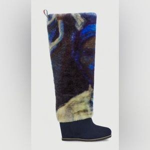 New  Ugg X Claire Tabouret Fluff Sapphire Boot